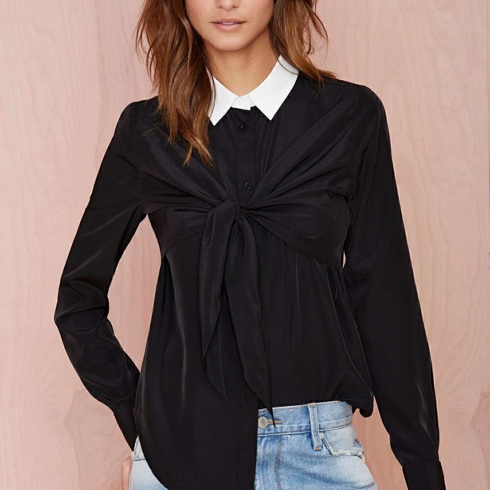Nasty Gal Back in Black Tie shirt S